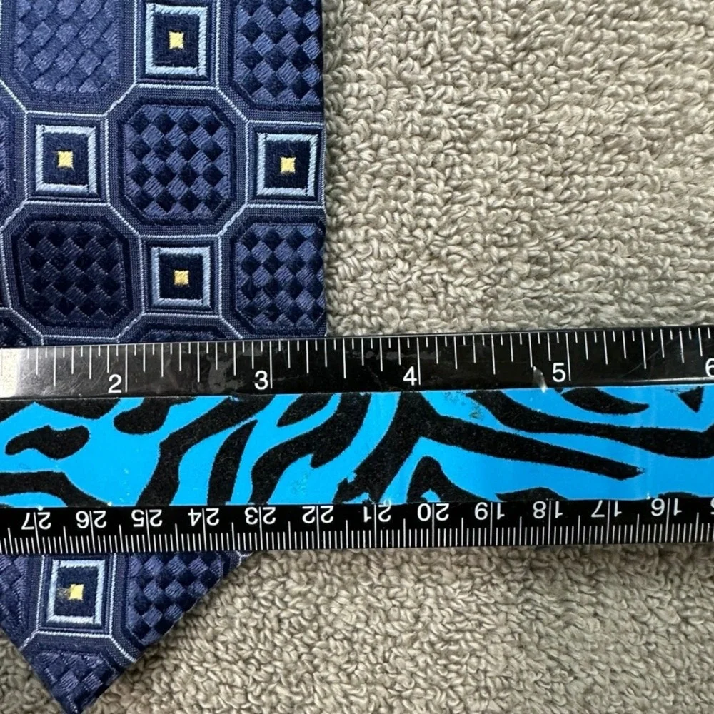 Donald J Trump Signature Collection Mens Silk Tie Navy Blue Geometric Medallion